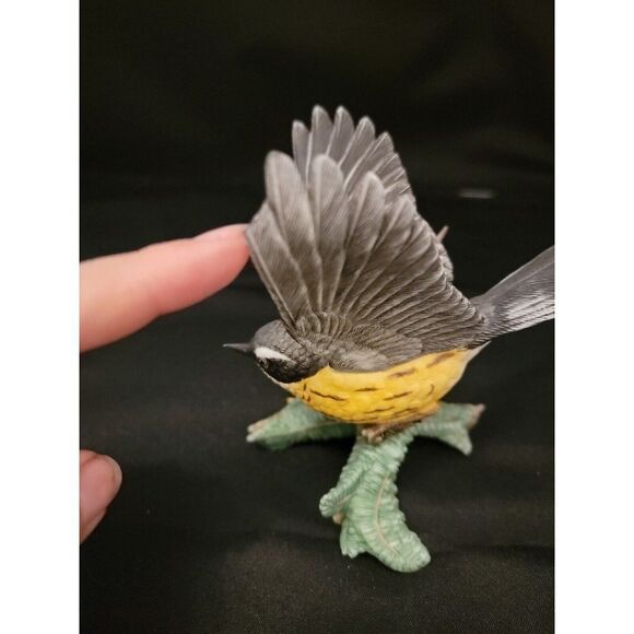 Lenox MAGNOLIA WARBLER Porcelain Bird Figurine 1999 - Picture 5 of 6